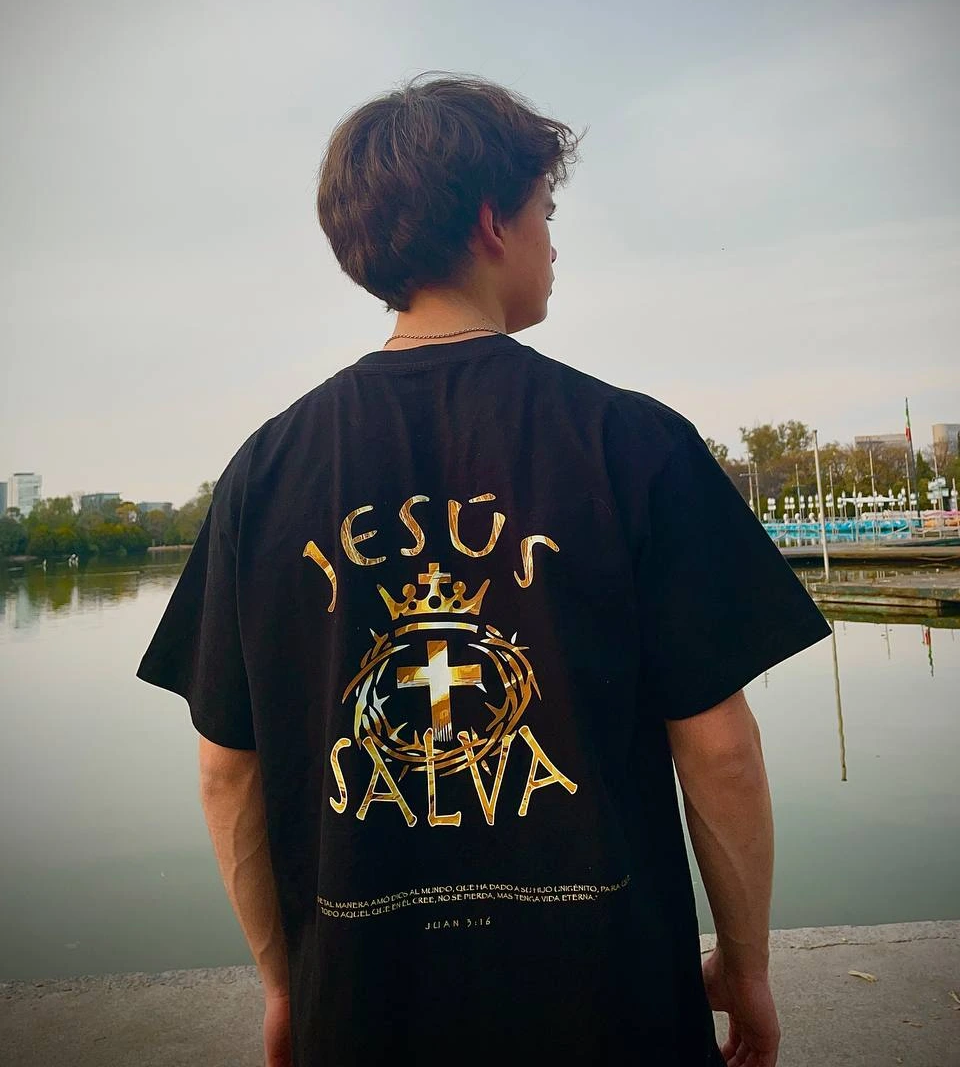 PLAYERA 'JESÚS SALVA' (HOMBRE)