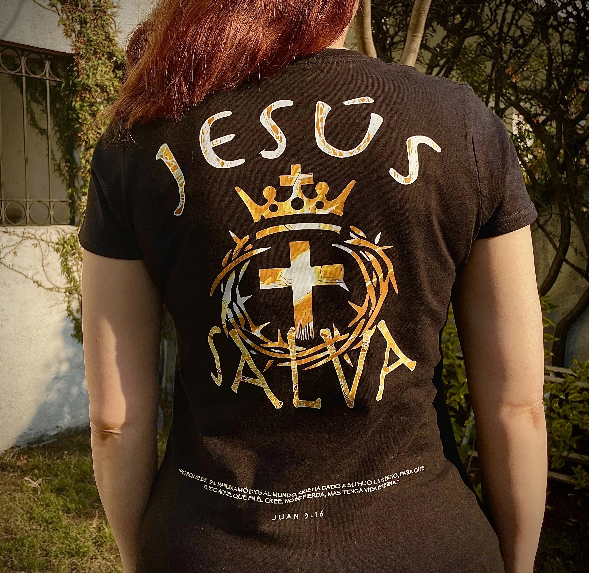 PLAYERA 'JESÚS SALVA' (MUJER)